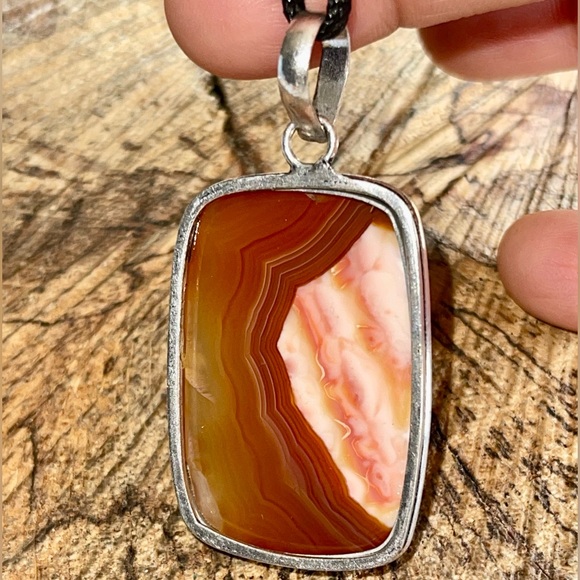 Beautiful Sardonyx Agate Pendant 2 1/4” - Picture 7 of 15